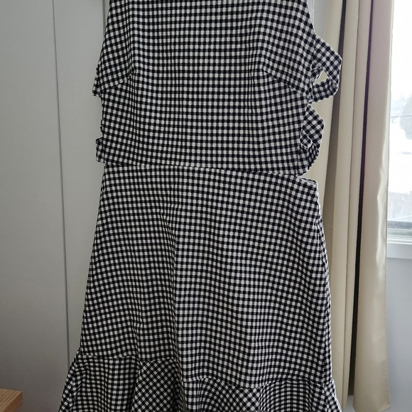 Any 3 listings for 20$ DRESSES SIZE LARGE - Picture 9 of 10